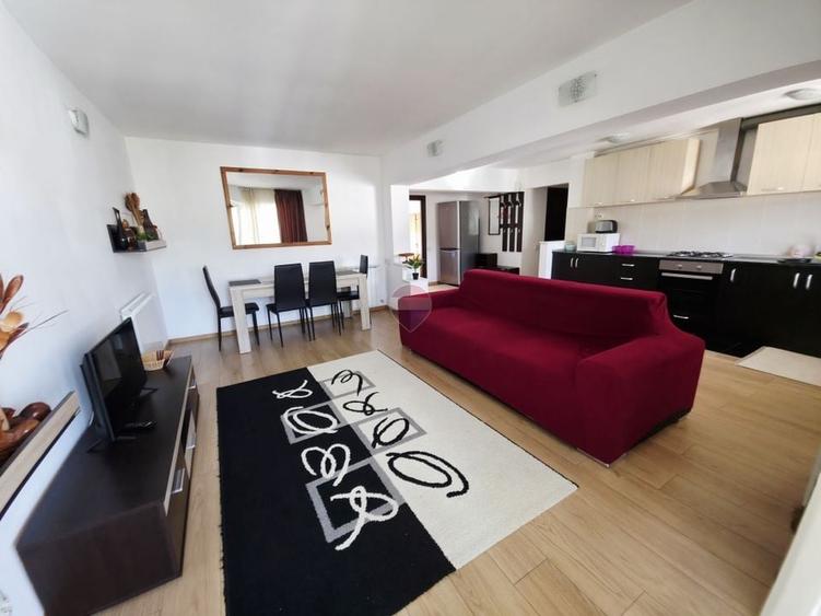 Apartament cu 3 camere decomandat, mobilat în Central