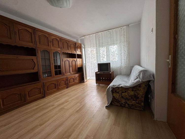 Apartament cu 3 camere semidecomandat, mobilat în Obor