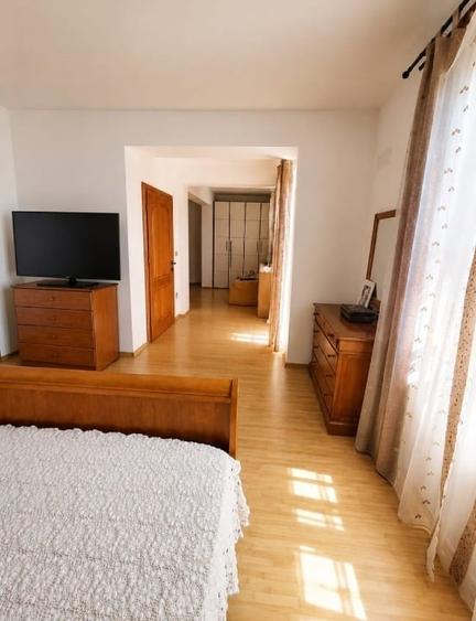 Casă individuală cu 5 camere cu Teren 1440 Mp în Aradul Nou