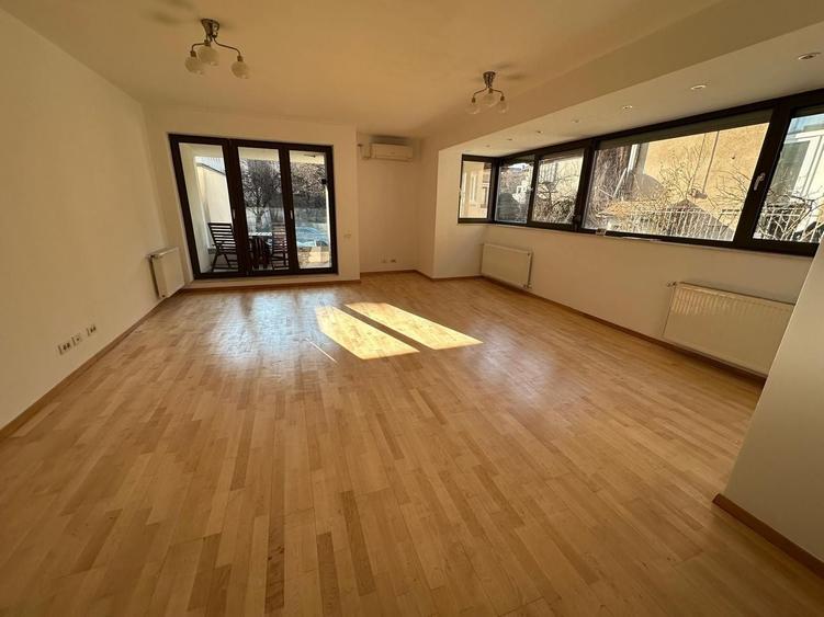 Apartament cu 4 camere semidecomandat în Capitale