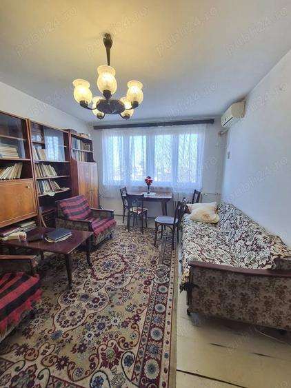 Apartament cu 3 camere semidecomandat în Colentina