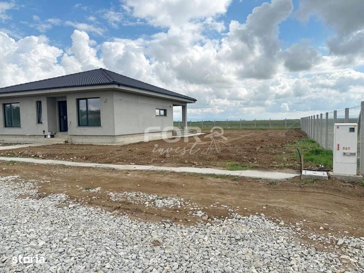Casă cu 4 camere în Alparea