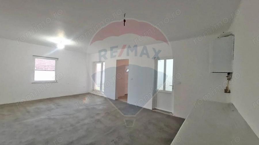 Casă cu Teren 800 Mp în Gălățeni