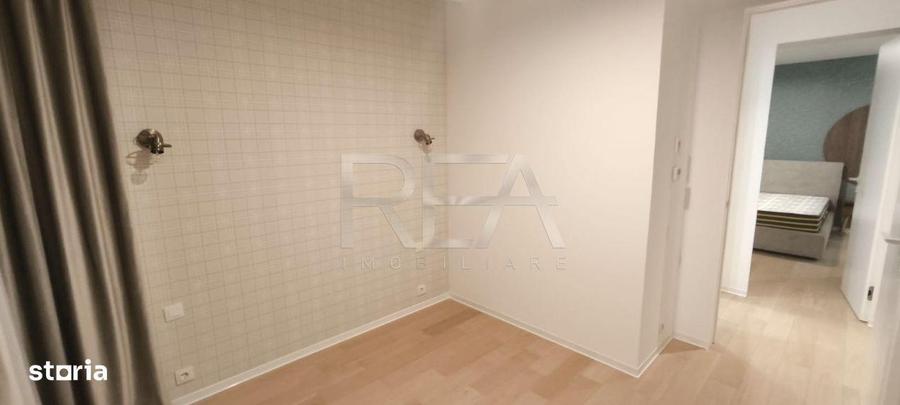 Apartament cu 3 camere semidecomandat, mobilat în Tei