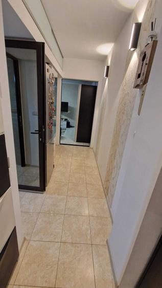 Apartament cu 2 camere semidecomandat în Strejnicu