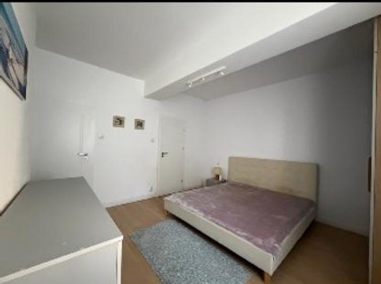Apartament cu 3 camere semidecomandat în Unirii