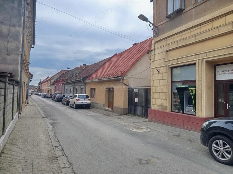 Casă cu Teren 243 Mp în Vest