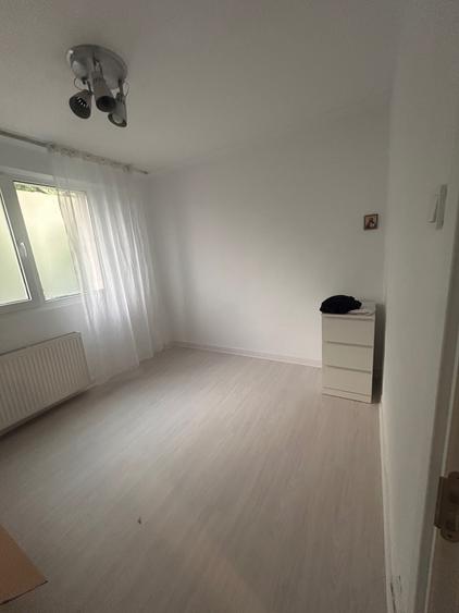 Apartament cu 3 camere decomandat, mobilat în Lujerului
