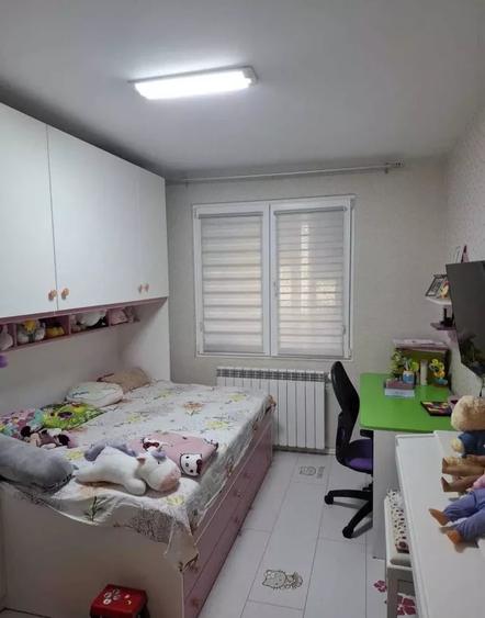 Apartament cu 4 camere decomandat, mobilat în Crângași