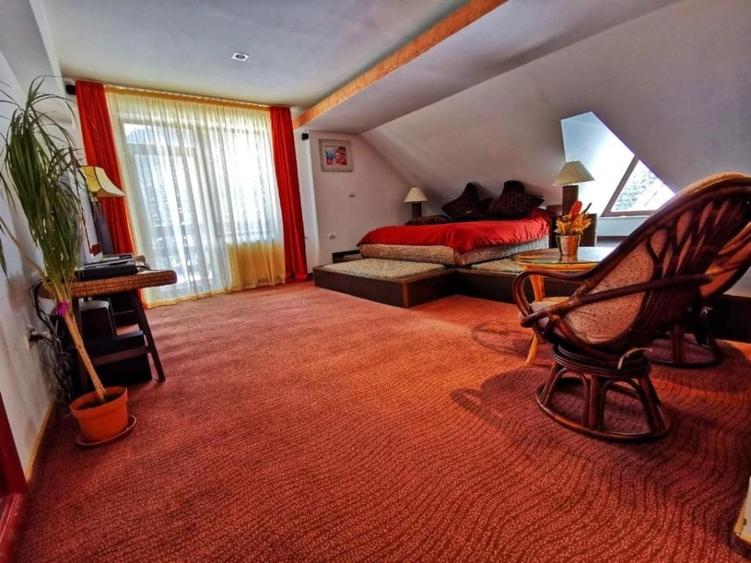 Hotel/Pensiune, de 19 mp, în Moieciu de Sus