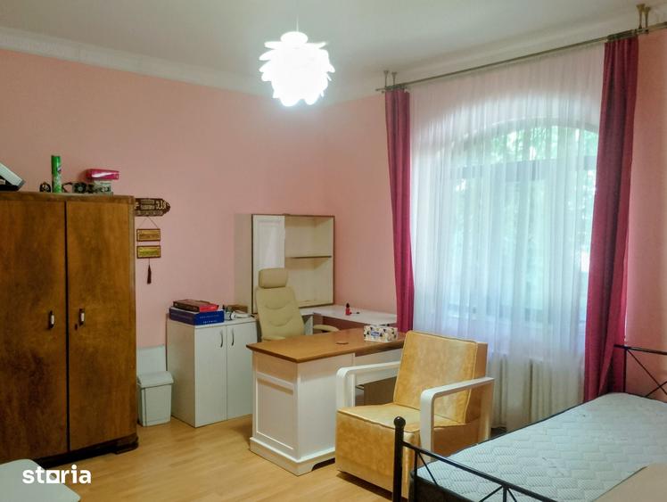Casă individuală cu 8 camere cu Canalizare în Șagului