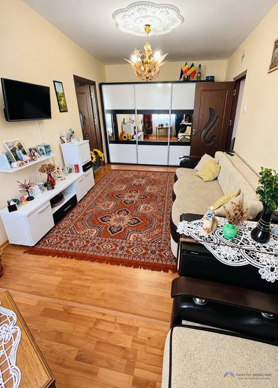 Apartament cu 2 camere semidecomandat, mobilat în Dărmănești