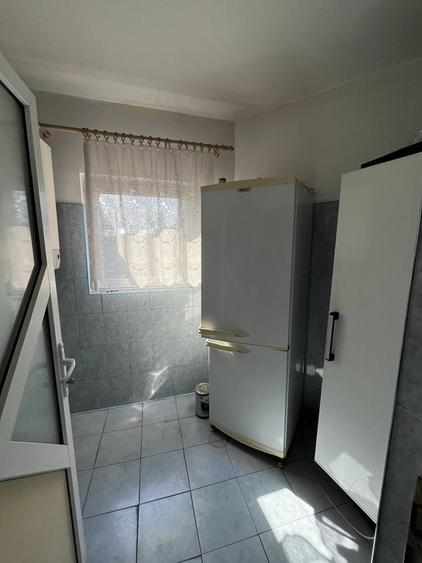 Spațiu comercial, de 200 mp, în Coman