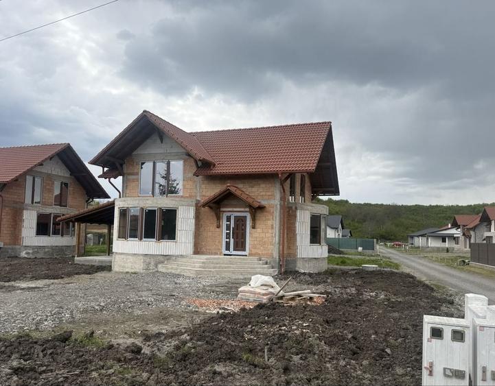 Casă cu 4 camere în Central