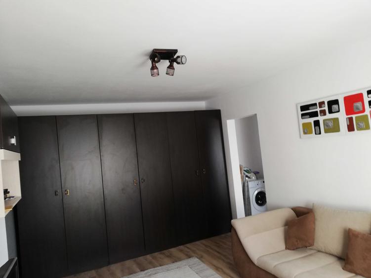 Apartament cu 2 camere semidecomandat în Corbu Nou