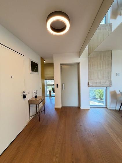 Apartament cu 3 camere semidecomandat, mobilat în Gruia