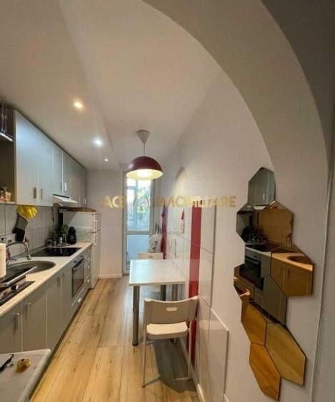 Apartament cu 2 camere decomandat, mobilat în Victoriei