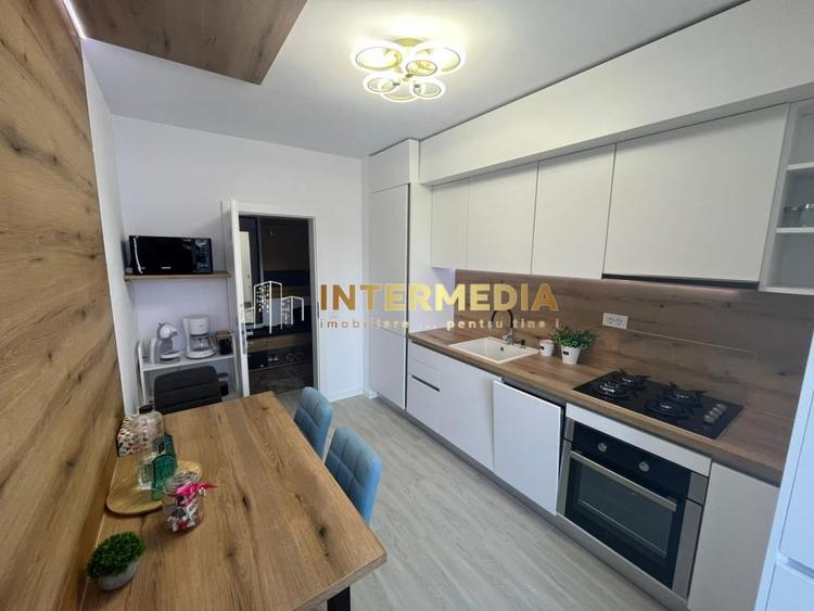 Apartament cu 3 camere decomandat, mobilat în Central
