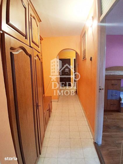 Apartament cu 3 camere decomandat în Orașul Nou