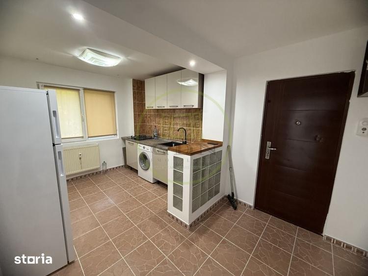Apartament cu 3 camere semidecomandat în Calea București