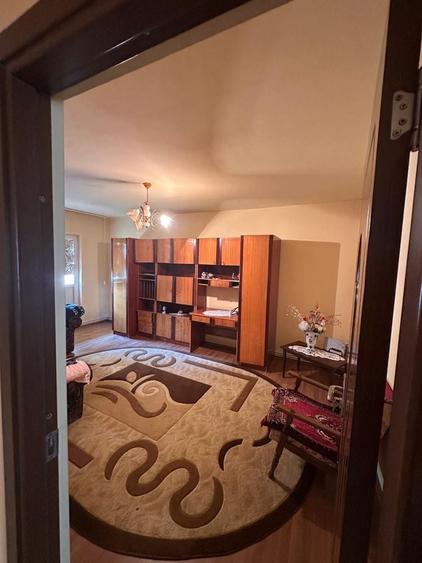 Apartament cu 4 camere decomandat în Central