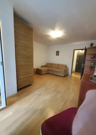Garsonieră semidecomandată în Apărătorii Patriei