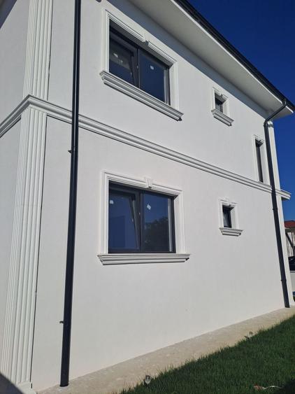 Casă cu 4 camere în Lumina