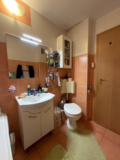 Apartament cu 3 camere semidecomandat, mobilat în Soarelui