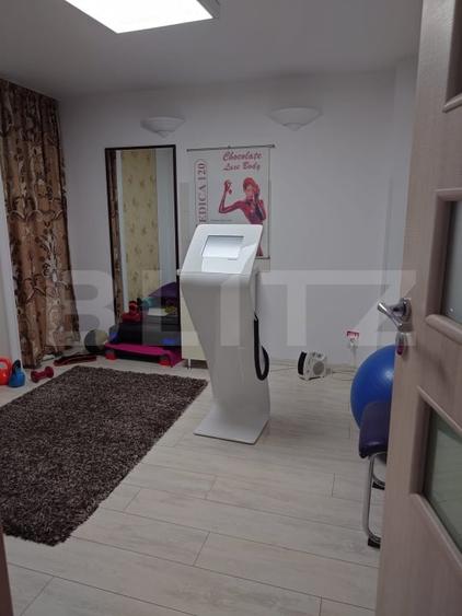 Spațiu comercial, de 290 mp, în Micro 3