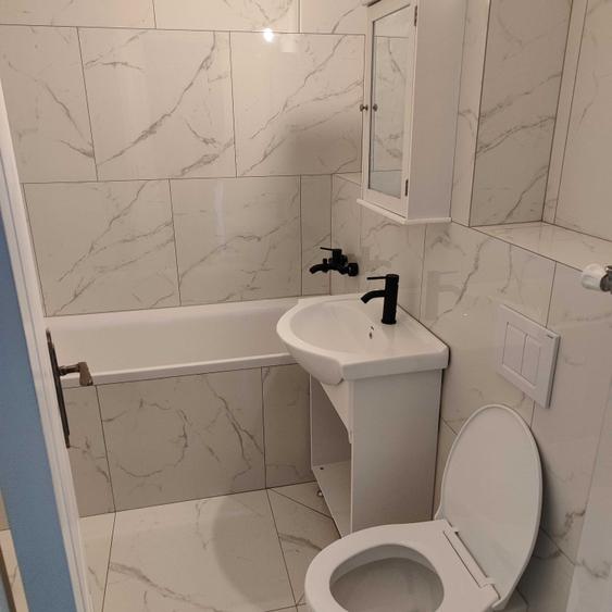 Apartament cu 3 camere decomandat în Exterior Vest