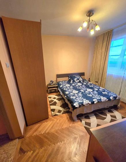 Apartament cu 3 camere semidecomandat în Giulești