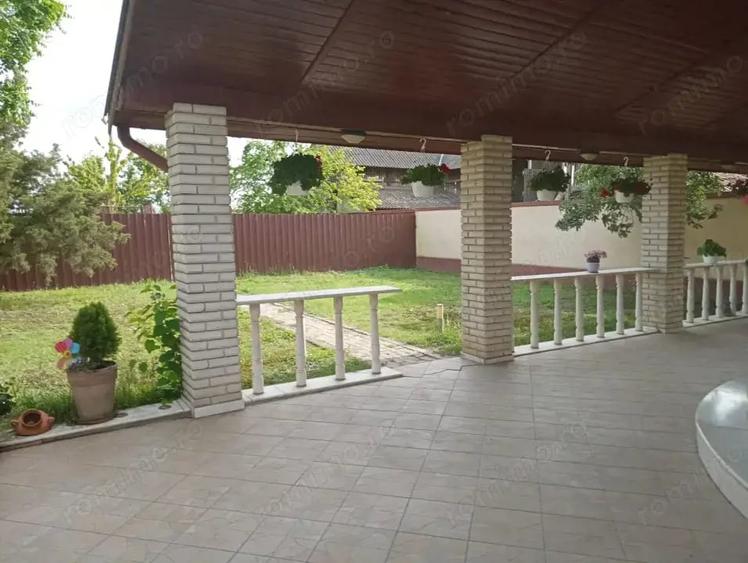 Casă cu 6 camere cu Canalizare în Nădlac