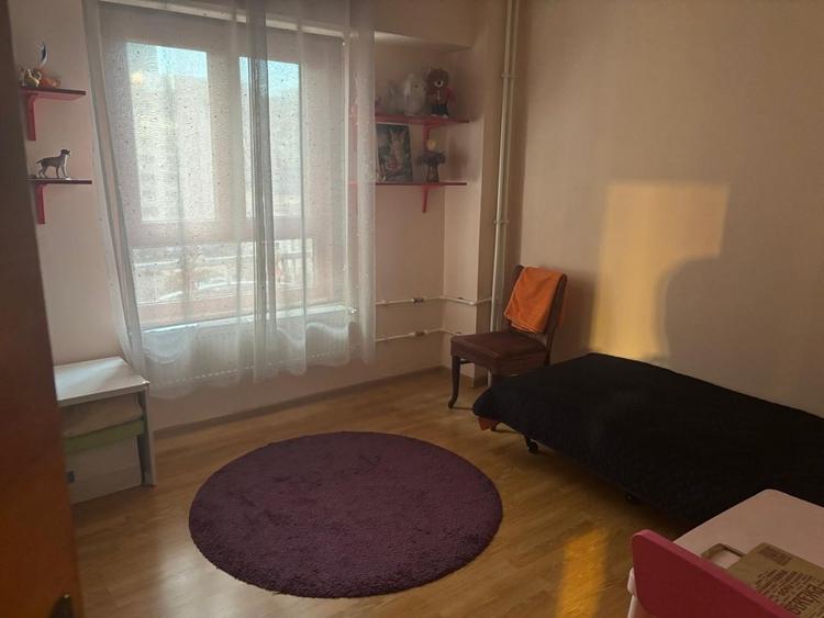 Apartament cu 3 camere decomandat, mobilat în P-ța Unirii