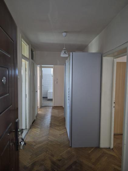 Apartament cu 3 camere decomandat în Exterior Vest