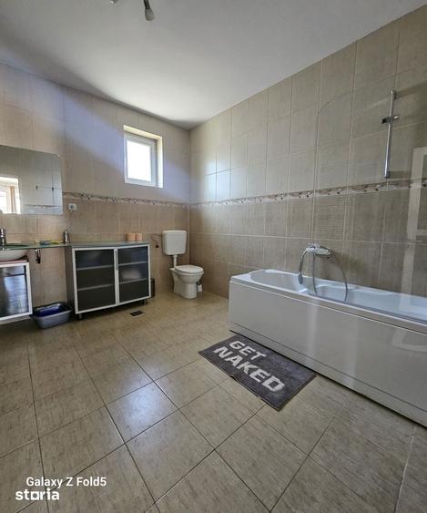 Casă cu 4 camere semidecomandat cu Teren 640 Mp în Sântandrei