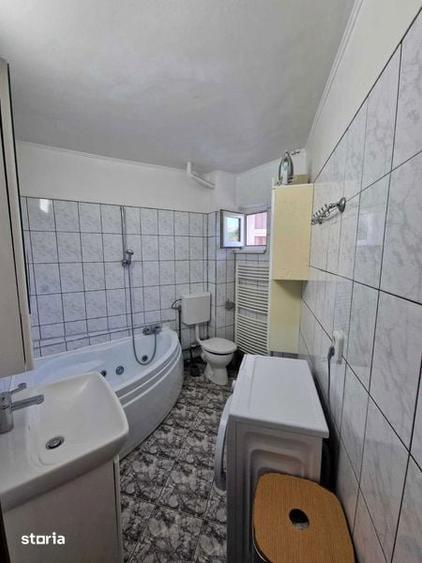 Apartament cu 3 camere decomandat în Nicolina