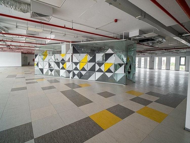 Spațiu comercial, de 600 mp, în P-ta Presei Libere