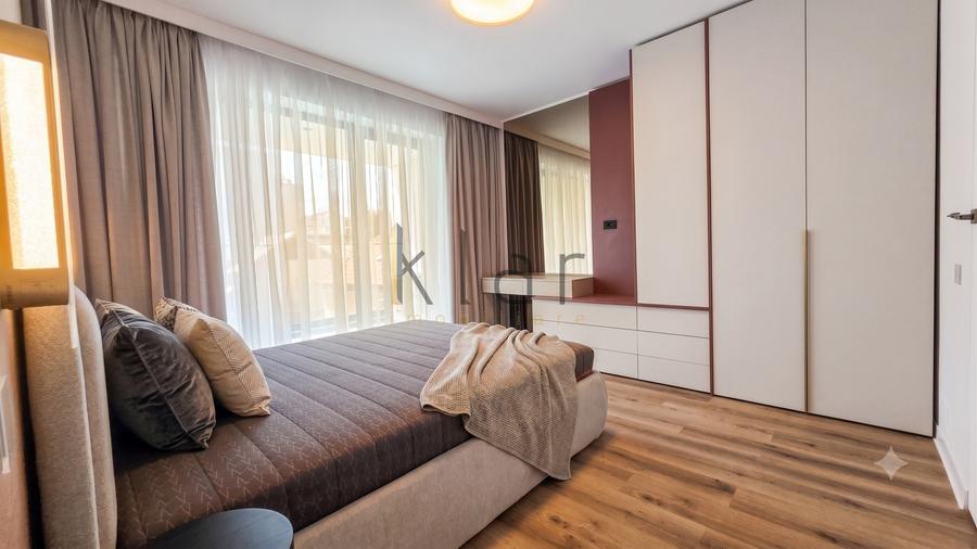 Apartament cu 3 camere semidecomandat, mobilat în Calea Turzii