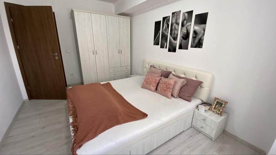 Apartament cu 3 camere decomandat în Exterior Vest