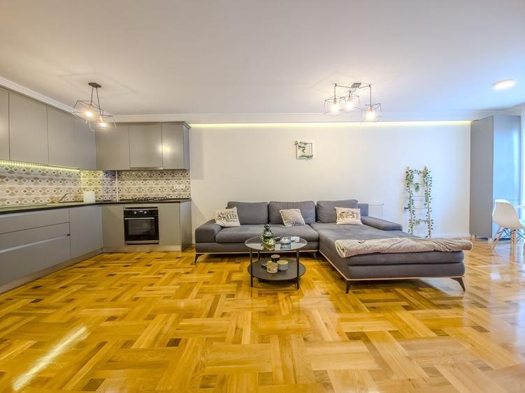 Apartament cu 2 camere semidecomandat, mobilat în Bună Ziua