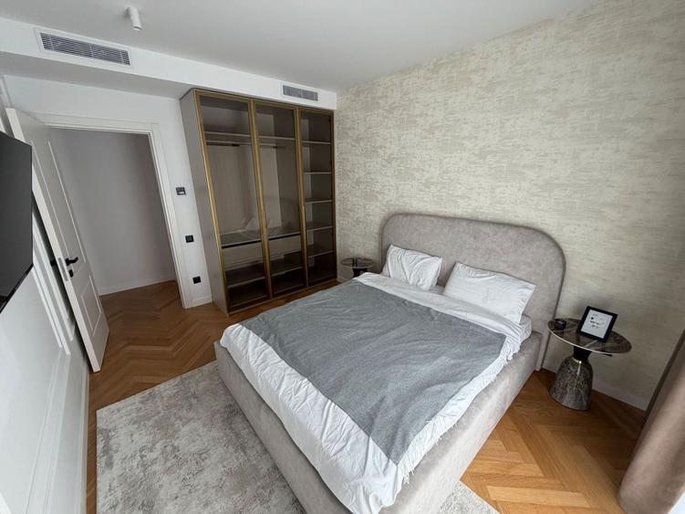 Casă individuală cu 4 camere cu Piscina în Tunari