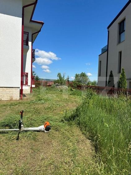 Casă individuală cu 10 camere cu Canalizare în Zorilor