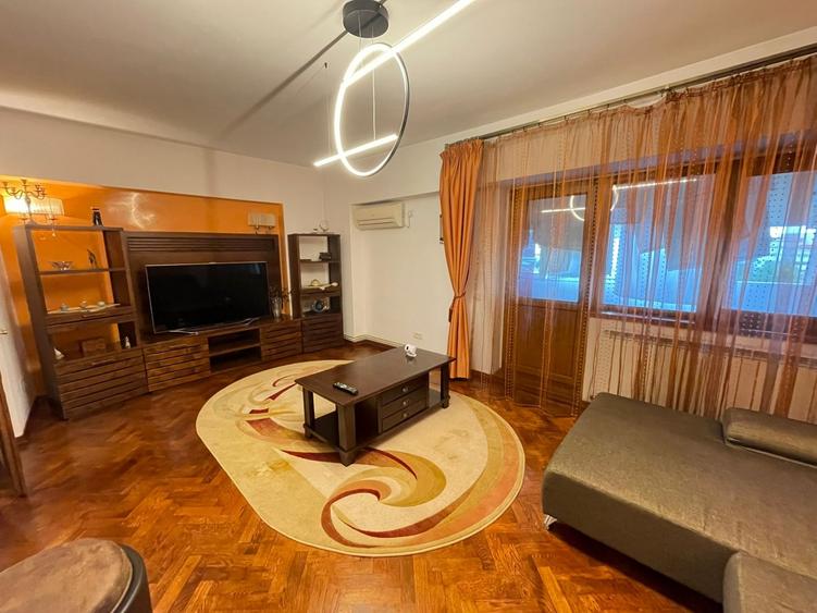 Apartament cu 3 camere decomandat, mobilat în Podu Roș