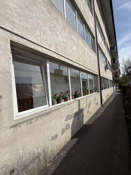 Ap 3 camere - rezultat din alipirea a 2 garsoniere - 62 mp - parter - 25
