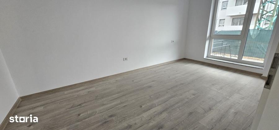 Apartament cu 3 camere decomandat în Tractorul