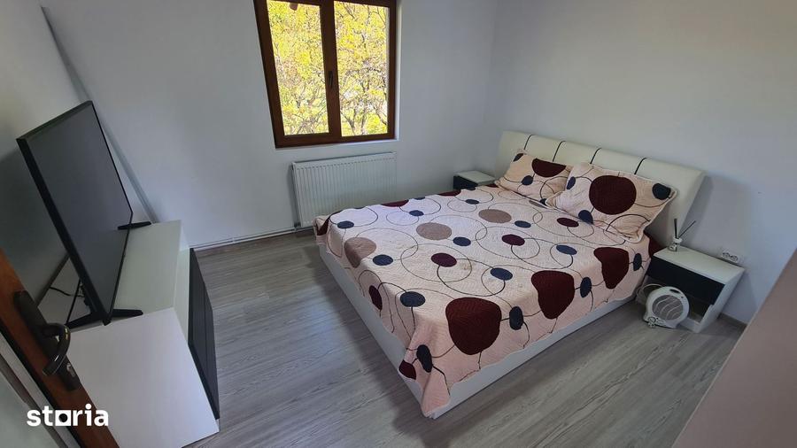 Casă cu 5 camere cu Teren 10706 Mp în Central