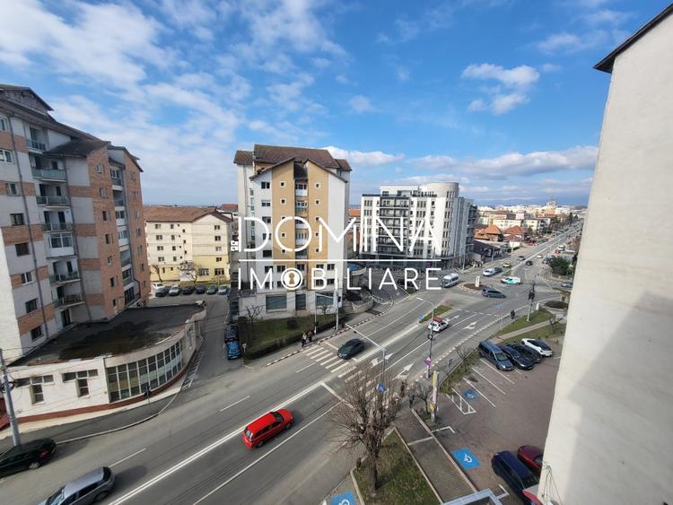 Apartament cu 5 camere circular, mobilat în Central