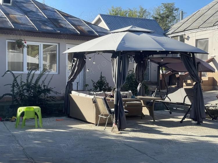 Casă cu 6 camere cu Teren 6500 Mp în Nicorești