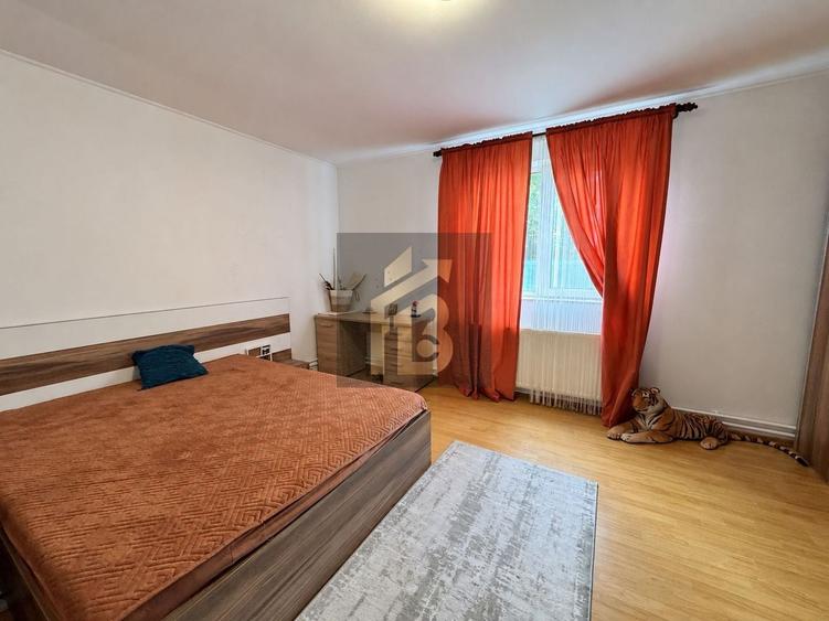 Casă individuală cu 7 camere cu Canalizare în Periș