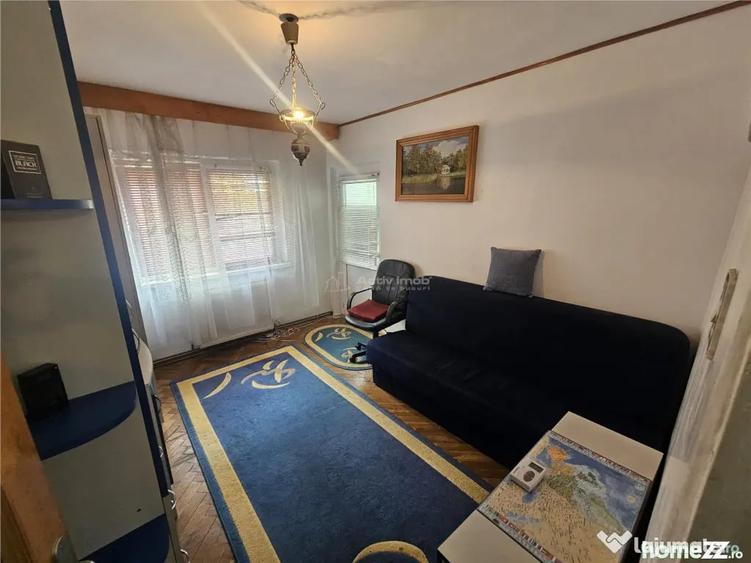 Apartament cu 4 camere decomandat în Central